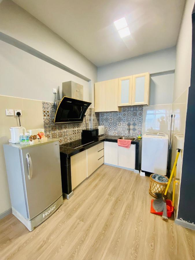 Seaview Apartment Kuah Exterior photo
